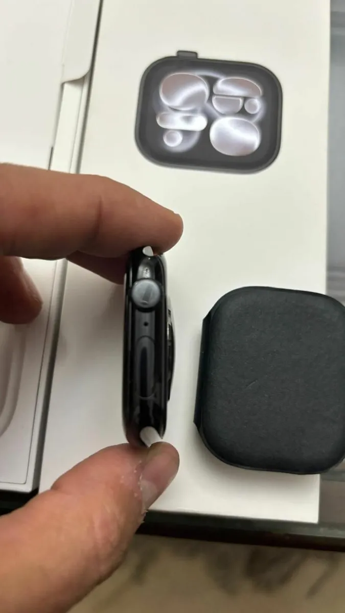 Brand new Apple Watch Series 11 46mm - Image 4