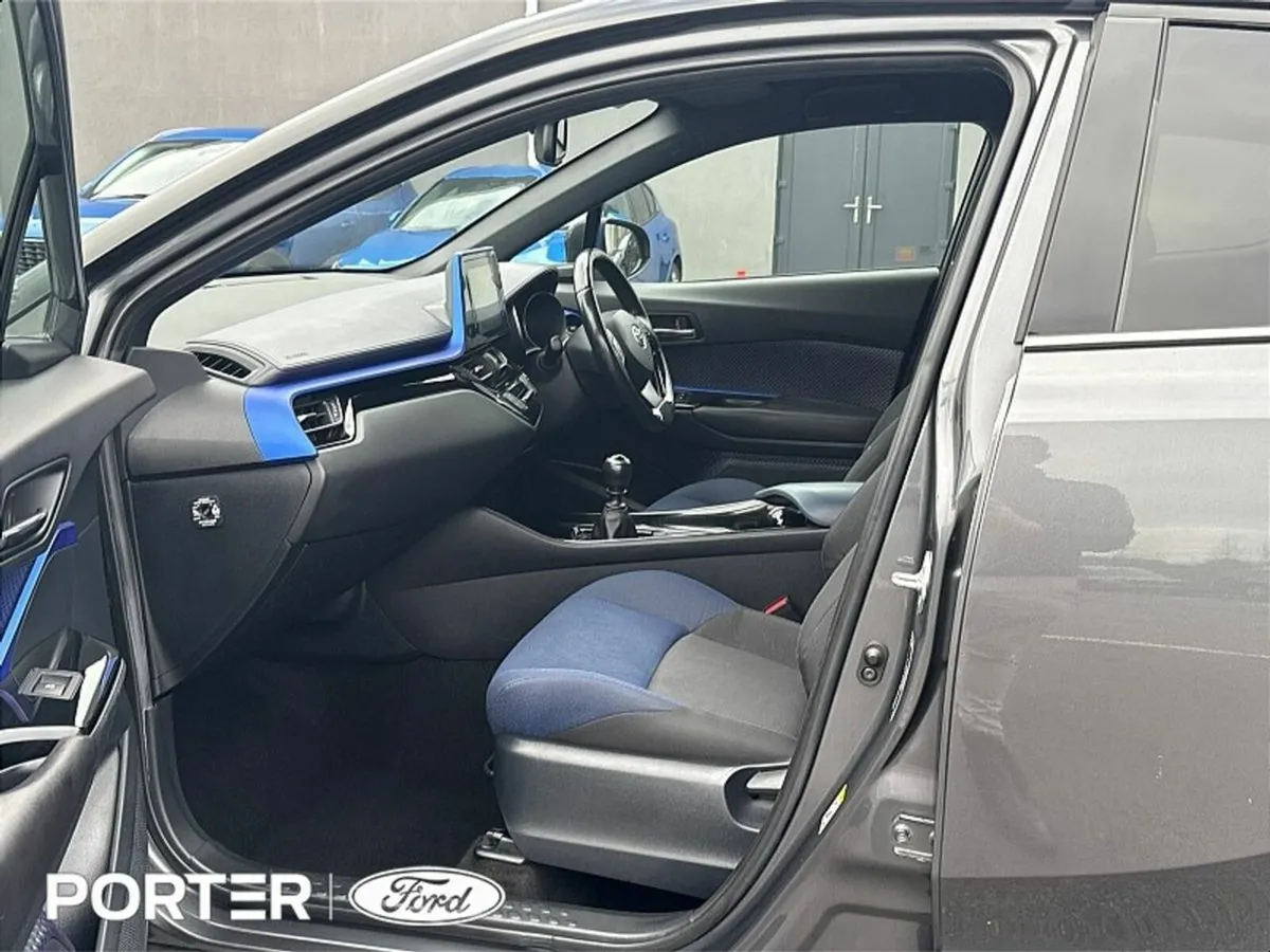 Toyota C-HR 1.2L LUNA SPORT - Image 4