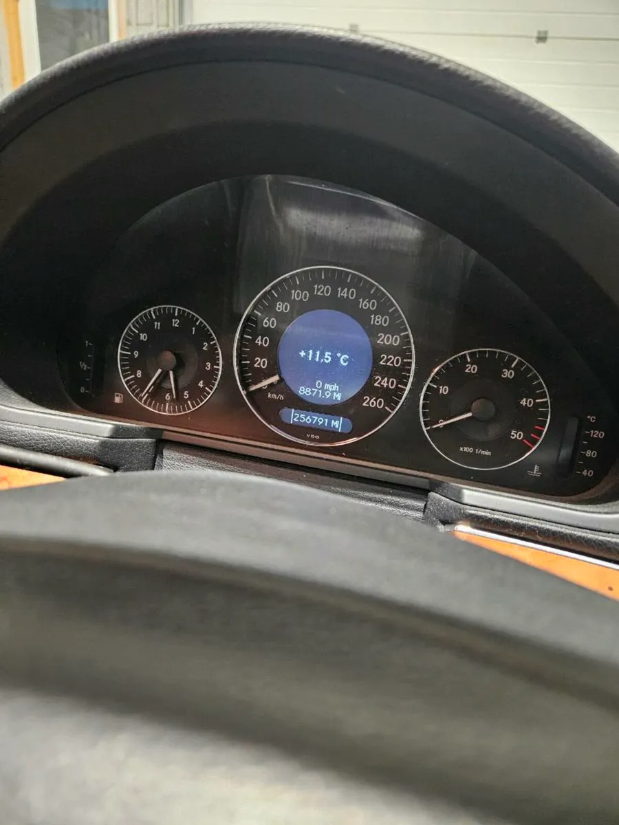 Mercedes E Class 2.1 - Image 2