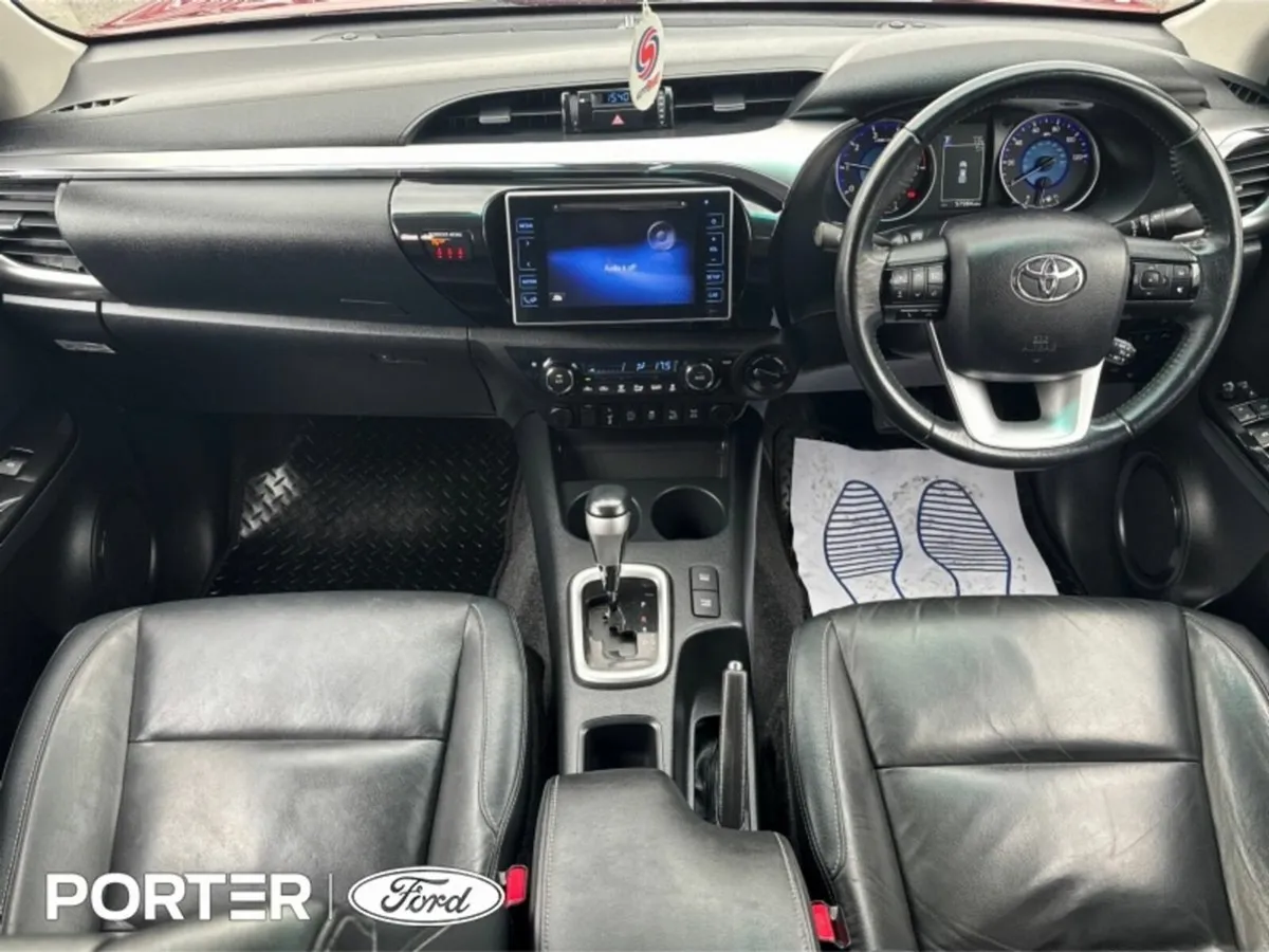 Toyota Hilux 2.4 D4D INVINCIBLE X AUTO *PRICE EX V - Image 2
