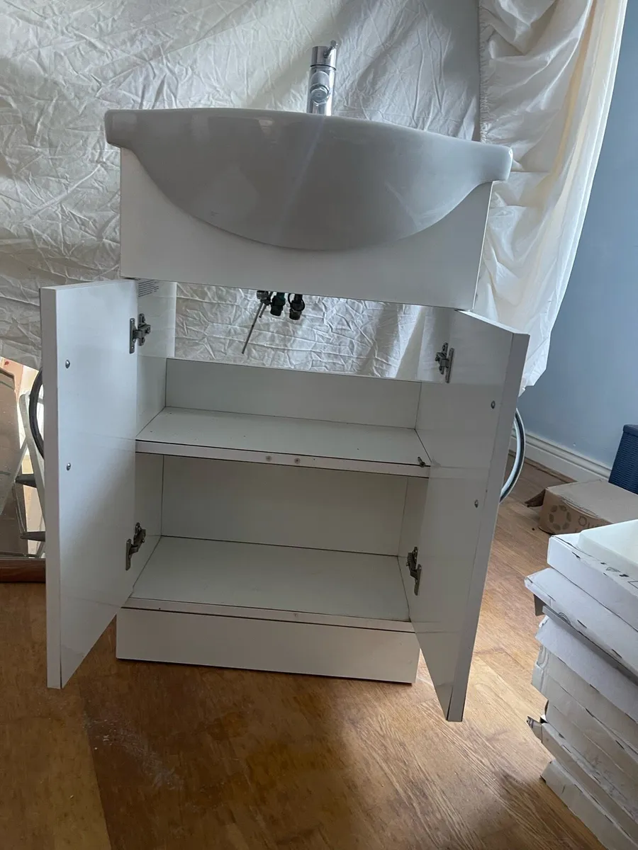 Bathroom Sink and Unit - Image 4
