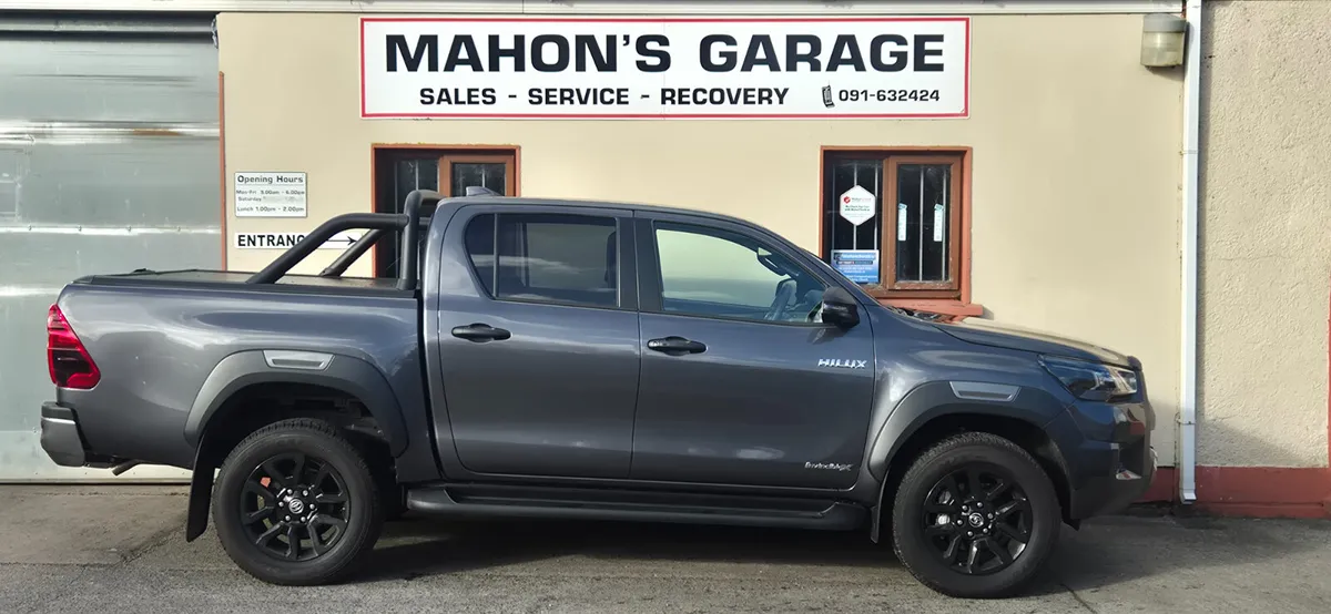 Toyota Hilux 2025(2) Invincible X Auto New - Image 2