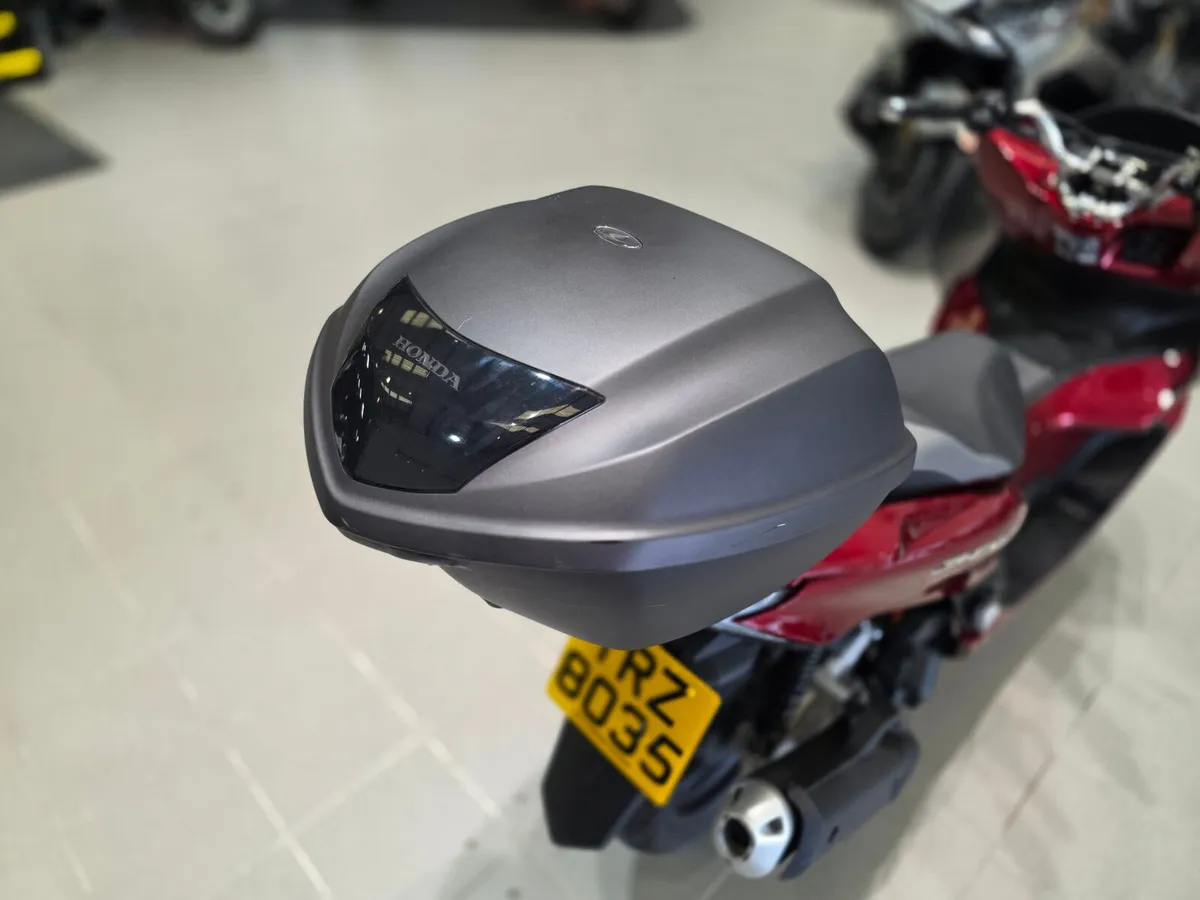 Honda PCX125 Scooter - Image 2