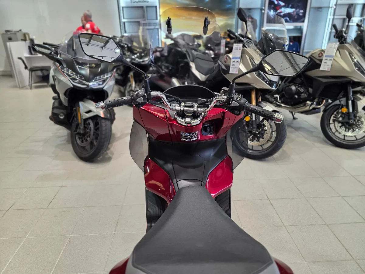 Honda PCX125 Scooter - Image 3