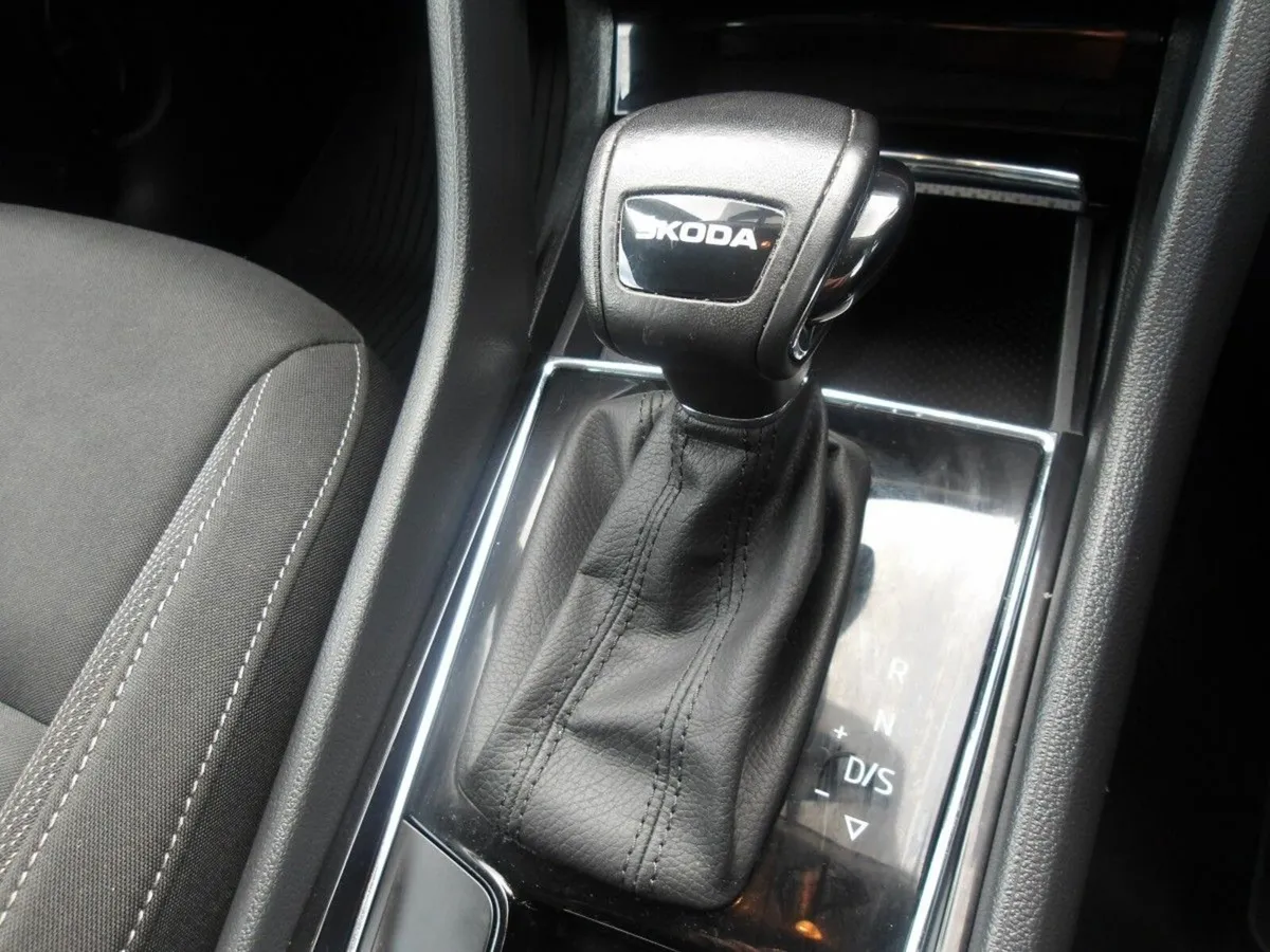 Skoda Karoq **AUTOMATIC**REVERSING CAMERA** - Image 2
