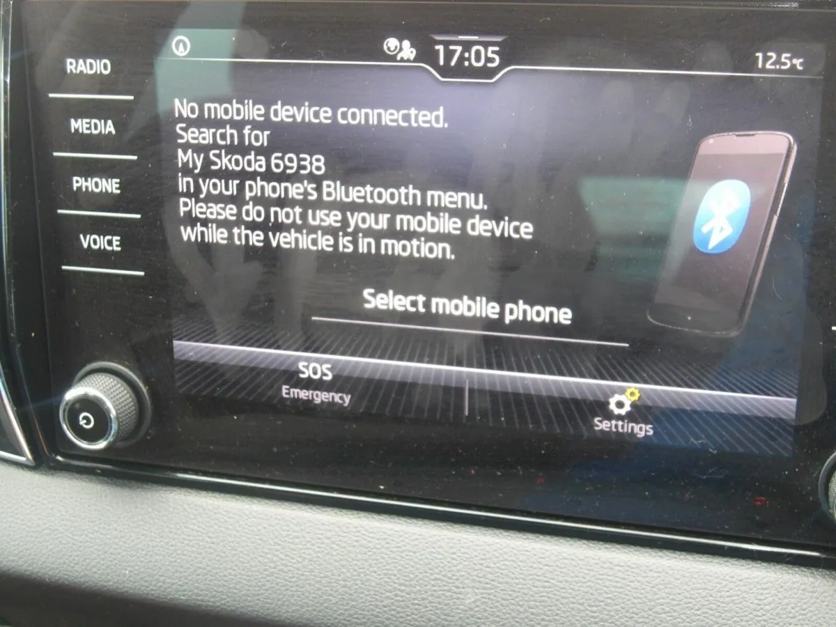 Skoda Karoq **AUTOMATIC**REVERSING CAMERA** - Image 4