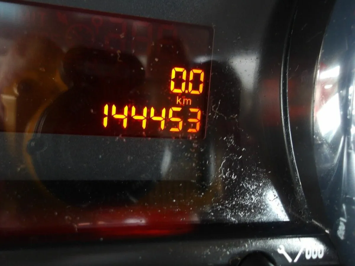 Peugeot 5008 1.6 Blue Hdi 120  Auto 7-SEATER - Image 3