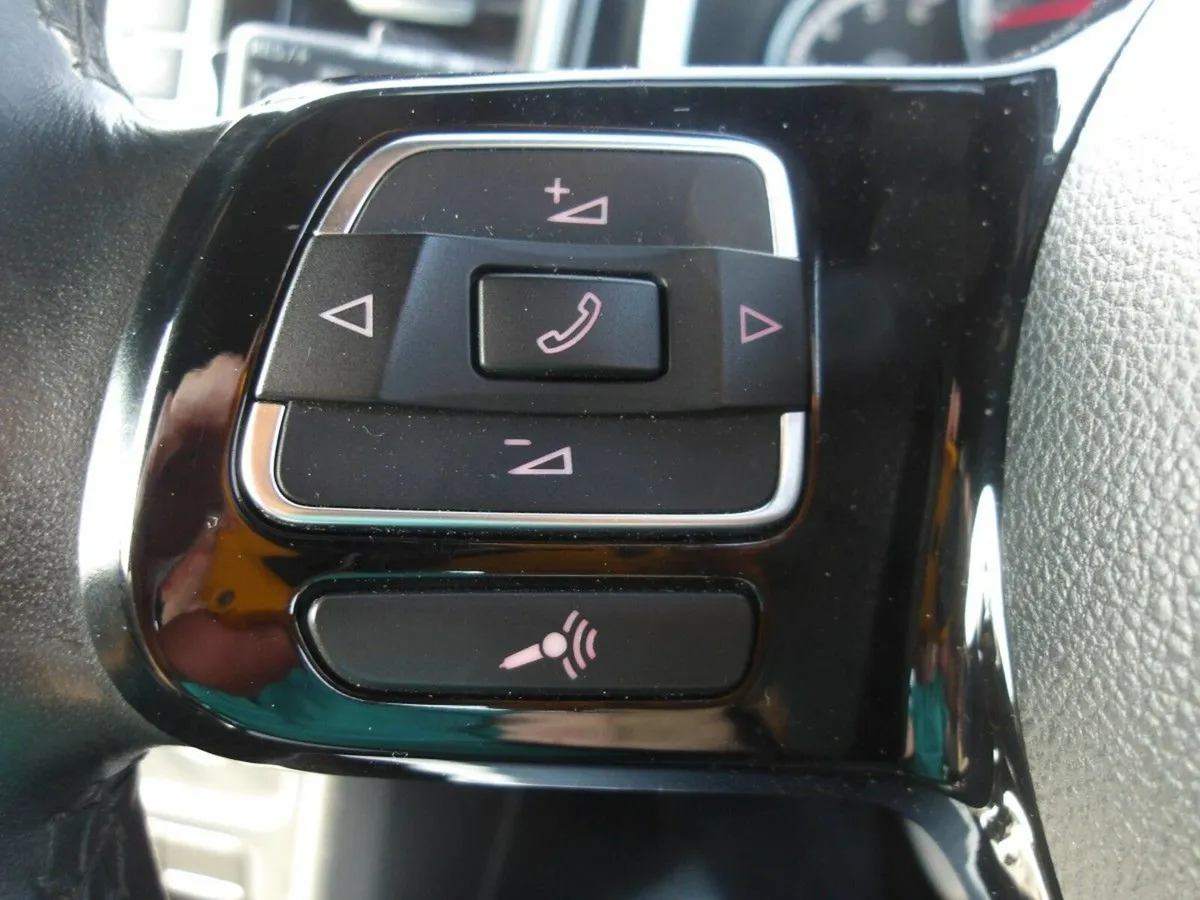 Volkswagen Beetle 1.6 TDI BEETLE BLUEMOTION TECHNO - Image 4