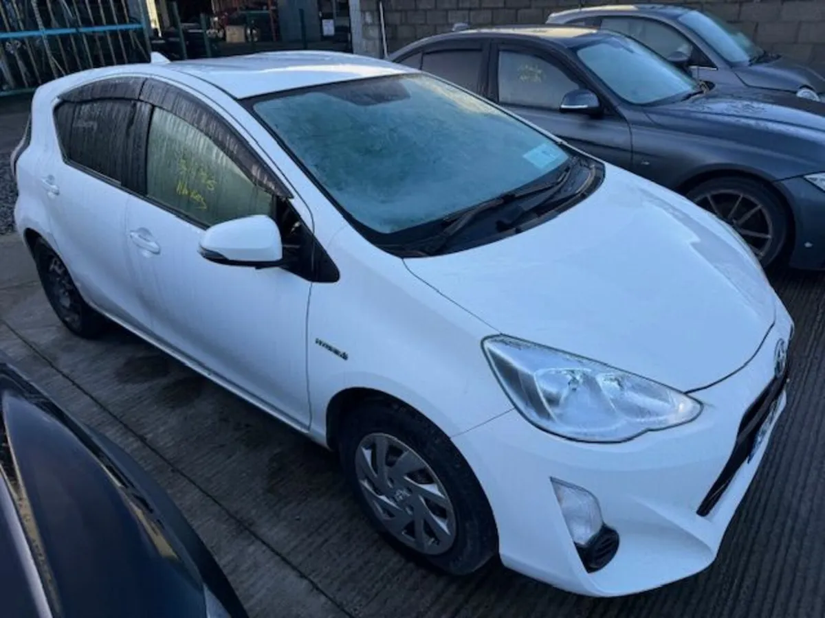 2015 TOYOTA AQUA - Image 1