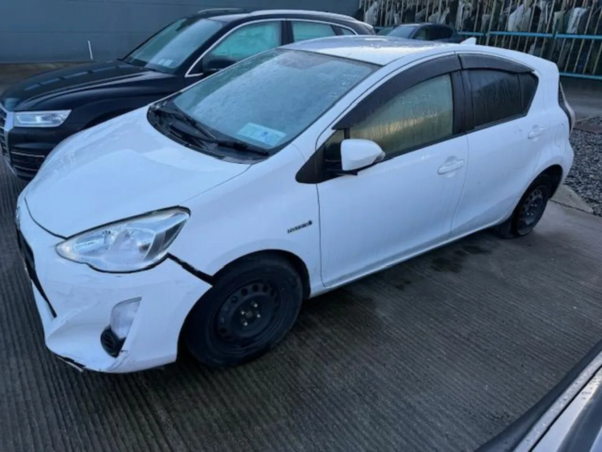 2015 TOYOTA AQUA - Image 2