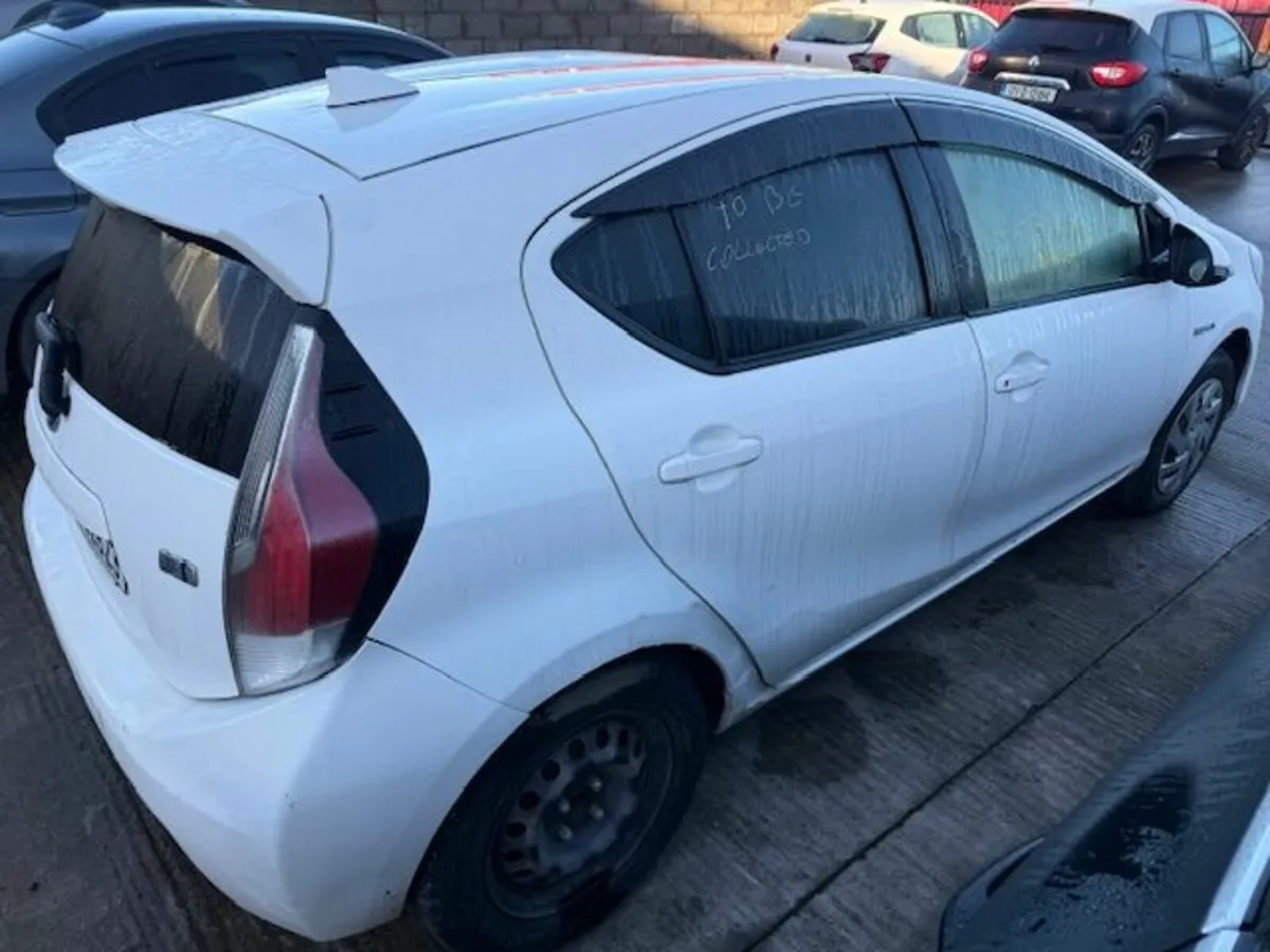 2015 TOYOTA AQUA - Image 4