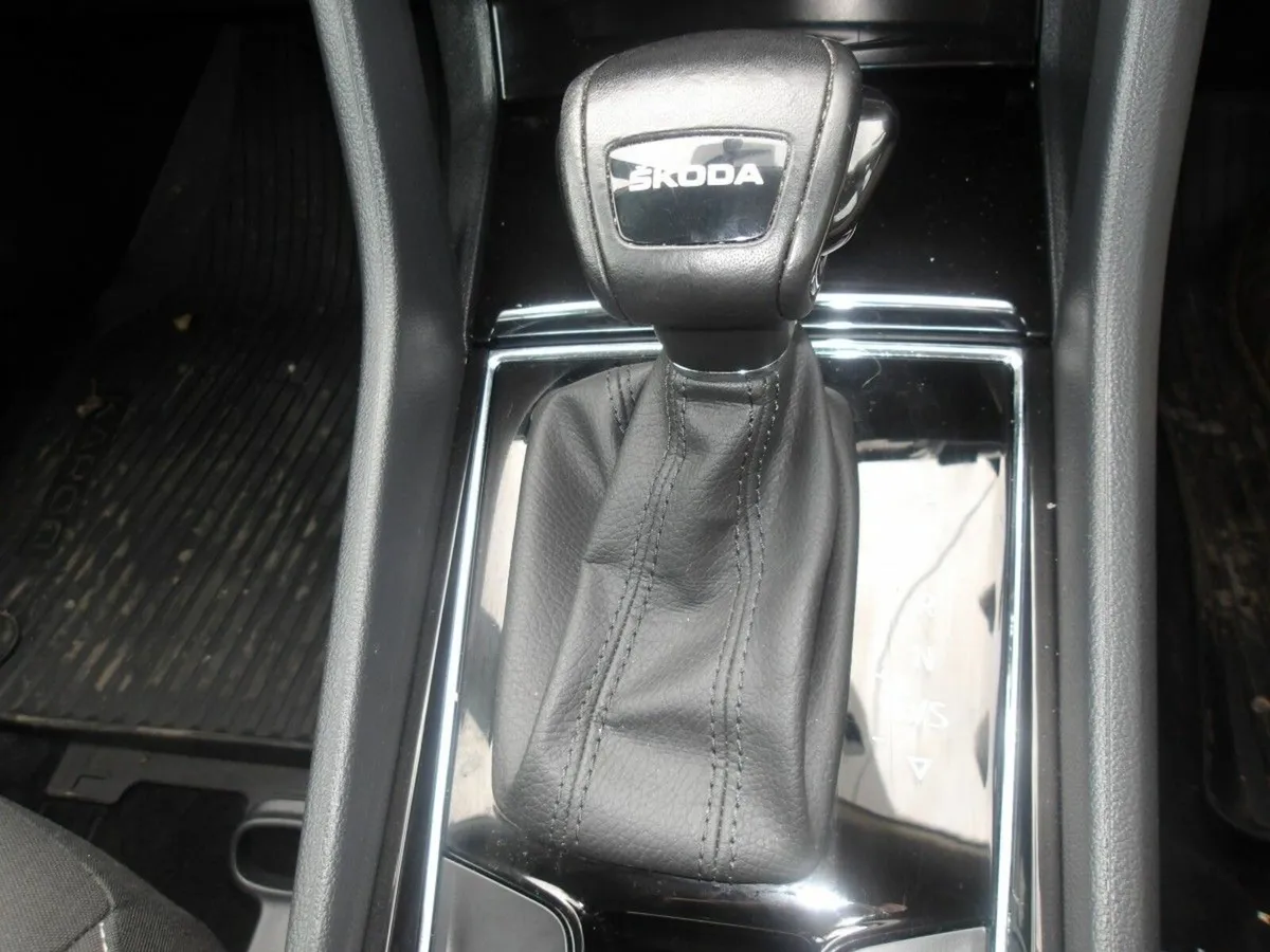 Skoda Karoq 2.0TDI 115HP DSG Ambition - Image 3