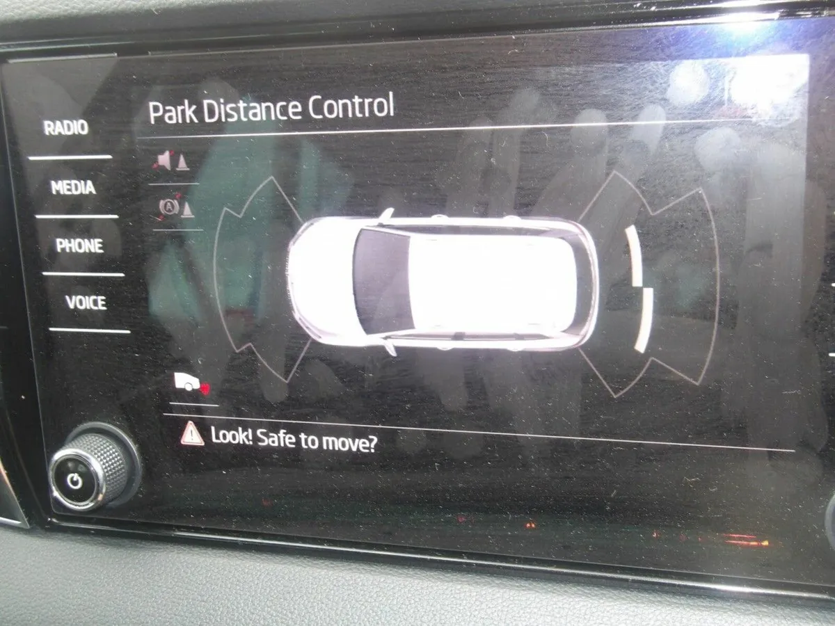 Skoda Karoq 2.0TDI 115HP DSG Ambition - Image 4