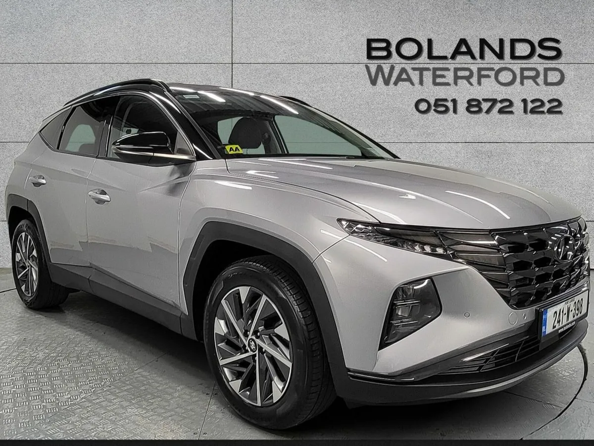 Hyundai Tucson 2WD Executive Plus w 2 Tone Roof Fi - Image 1