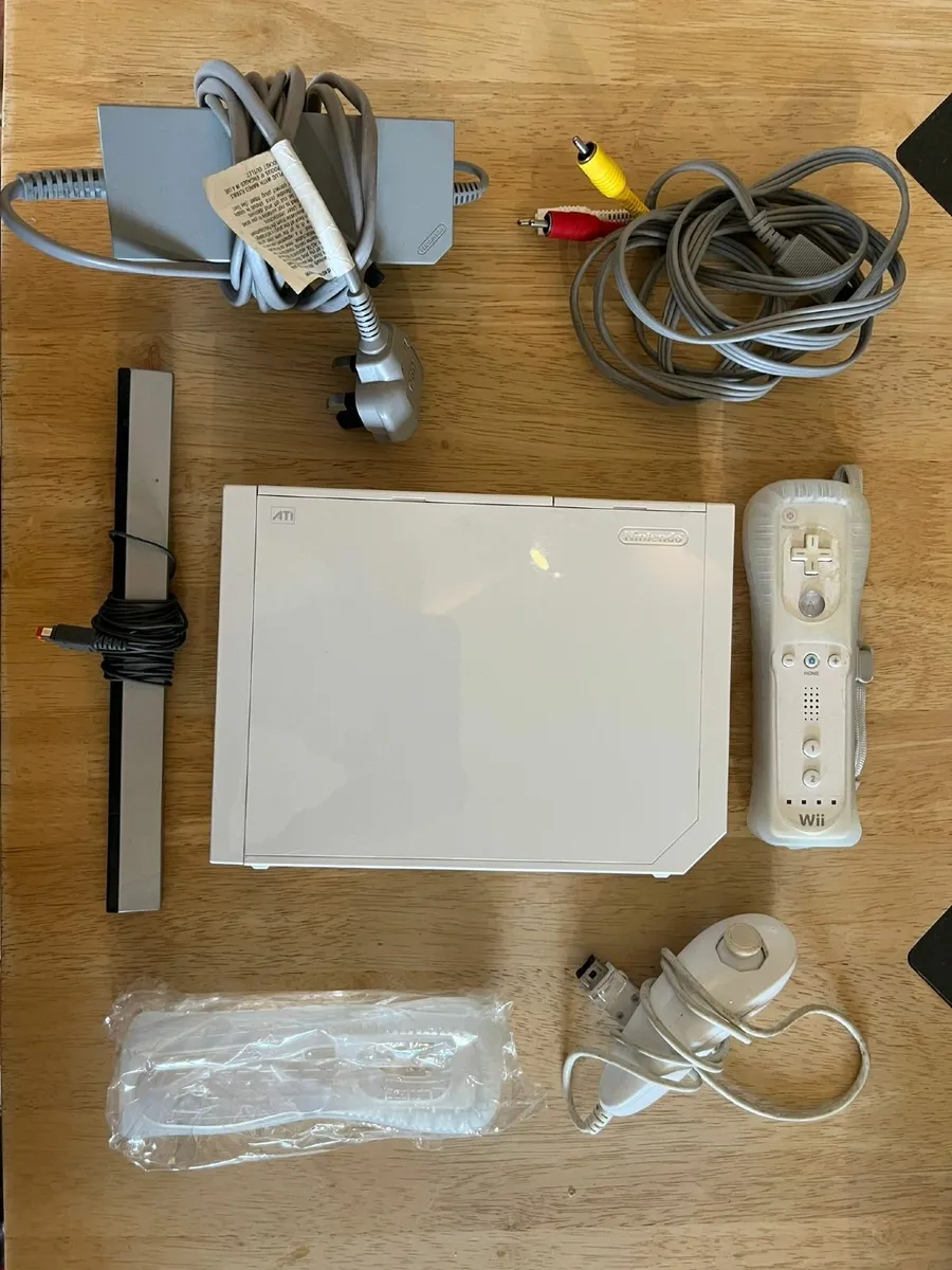 BRAND NEW NINTENDO WII BUNDLE - Image 1