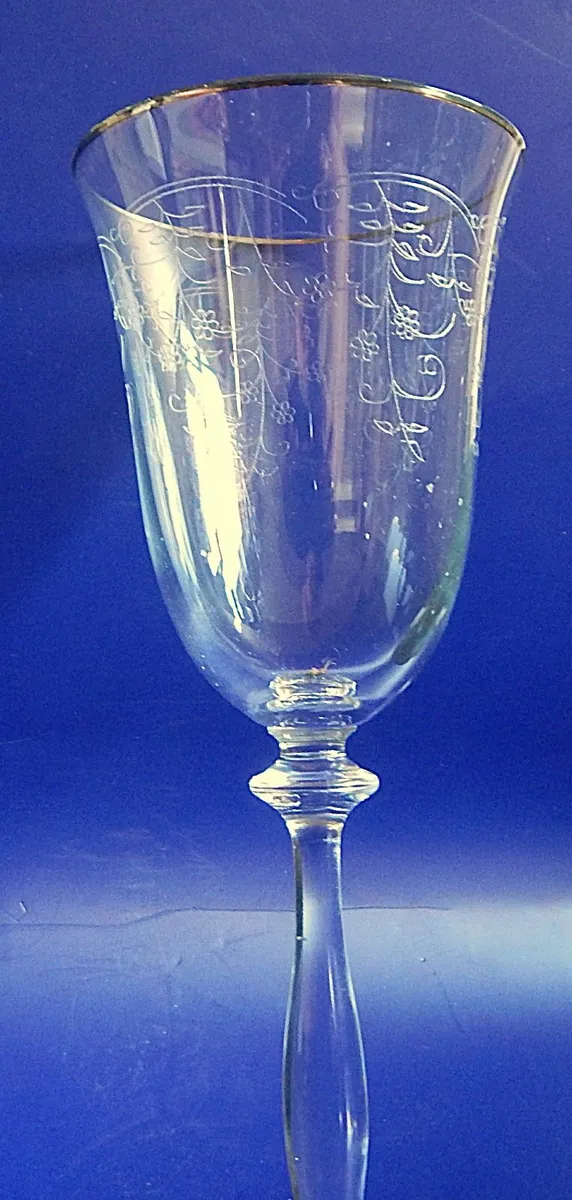 Set of 8 Etched Crystal Wine Glasses - Image 4