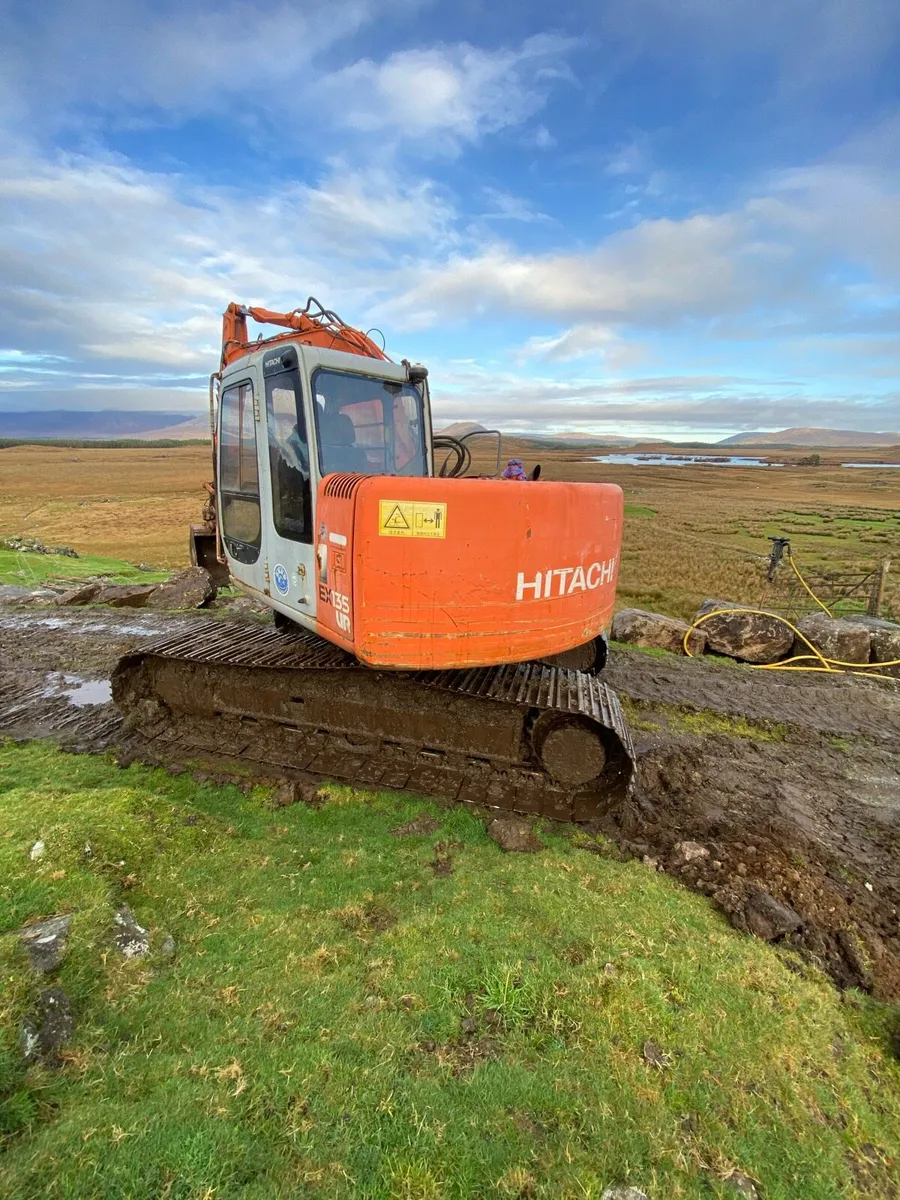 Hitachi ex 135 usr - Image 1