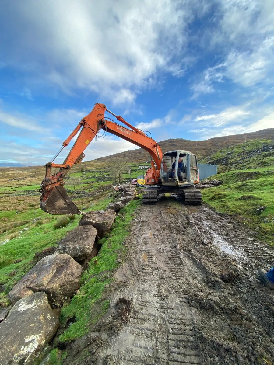 Hitachi ex 135 usr - Image 3