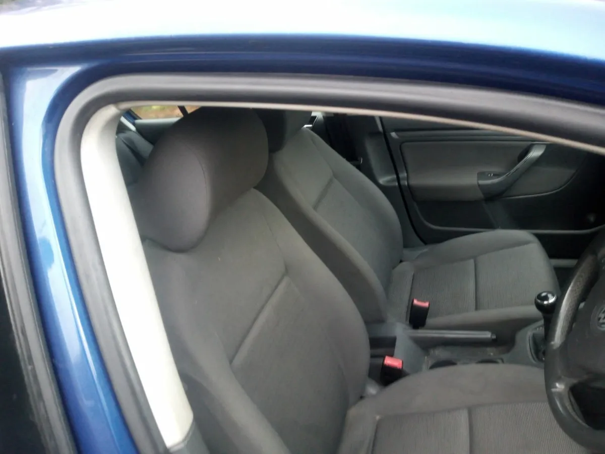 Volkswagen Golf 2004 - Image 4