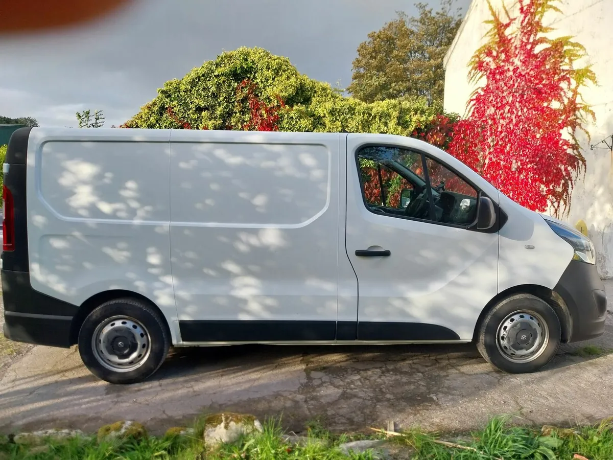 Opel Vivaro 2017 - Image 2
