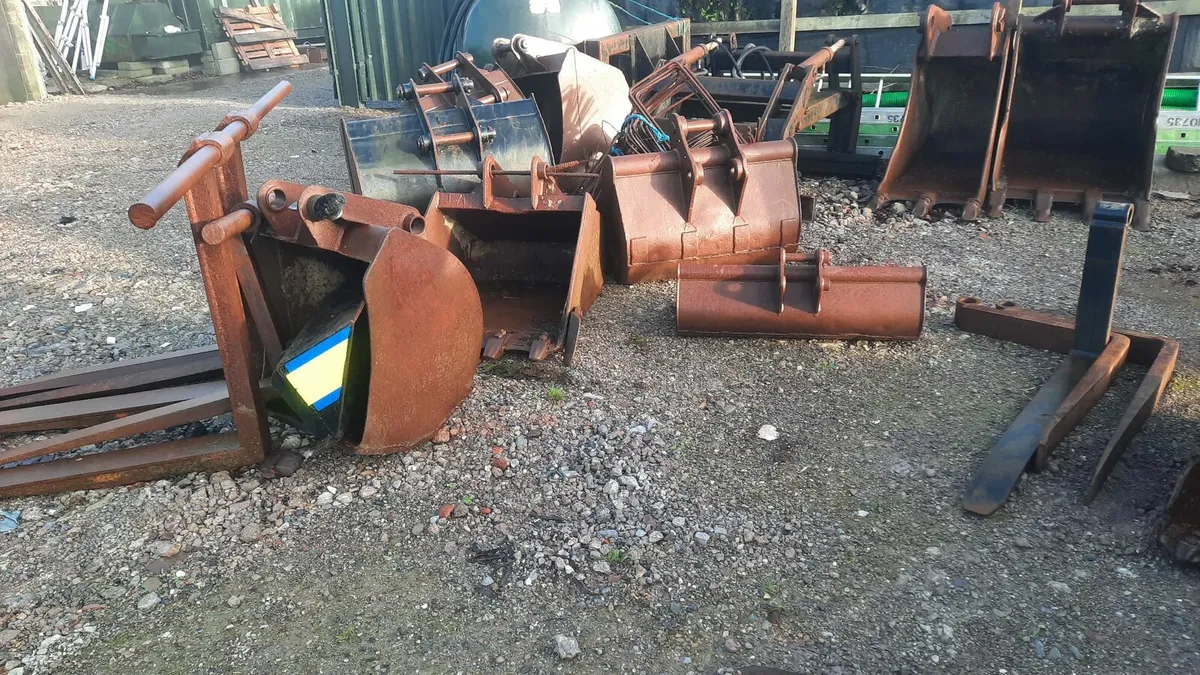 Buckets- wide range - suitable many machines- - Image 1