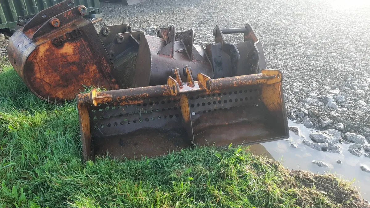 Buckets- wide range - suitable many machines- - Image 2