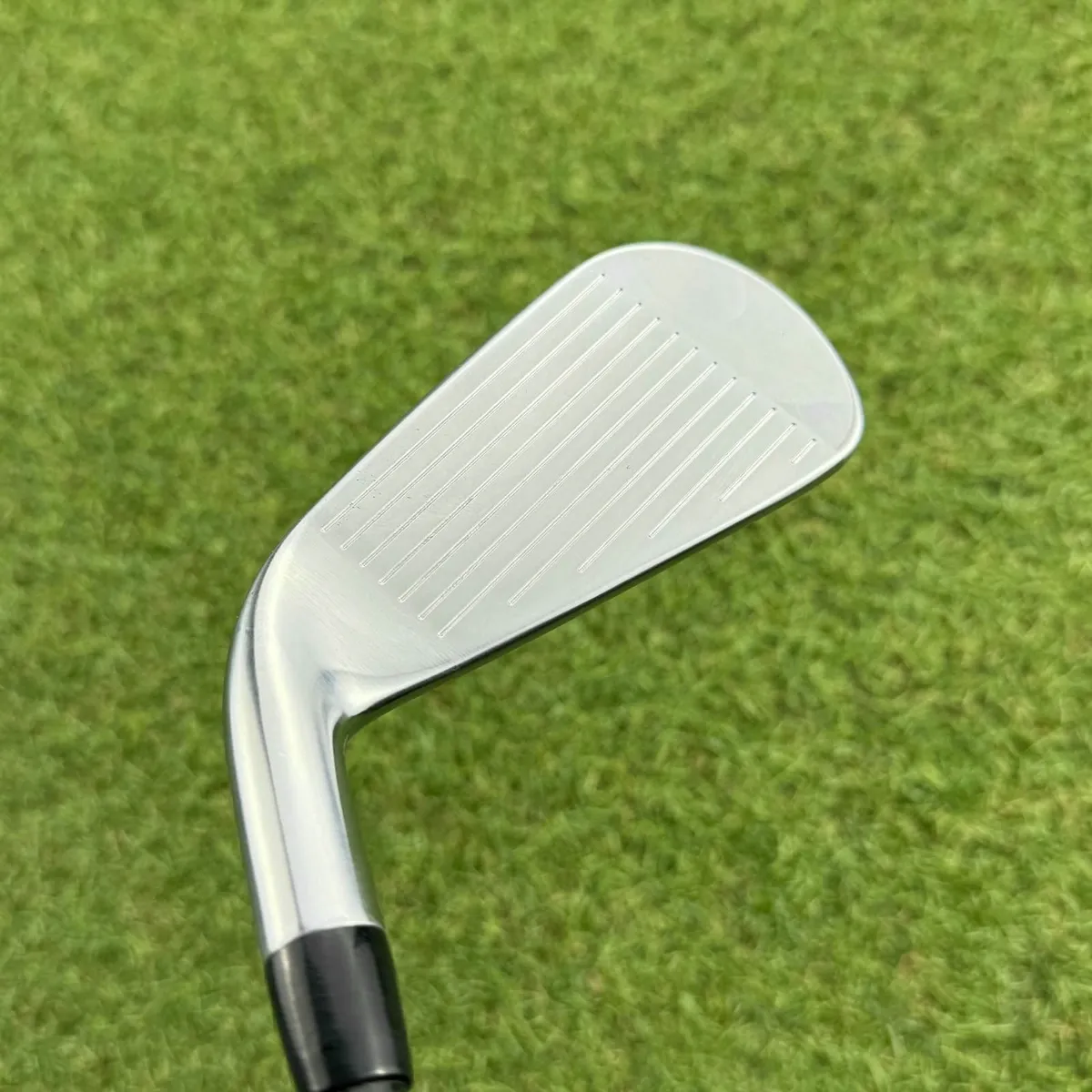 Titleist U505 2023 Utility #2 Iron 18° / X-Stiff - Image 3