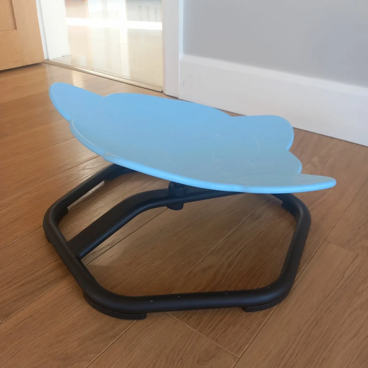 Kids swivel chair - Image 1