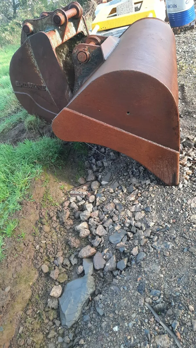 Buckets- wide range - suitable many machines- - Image 3