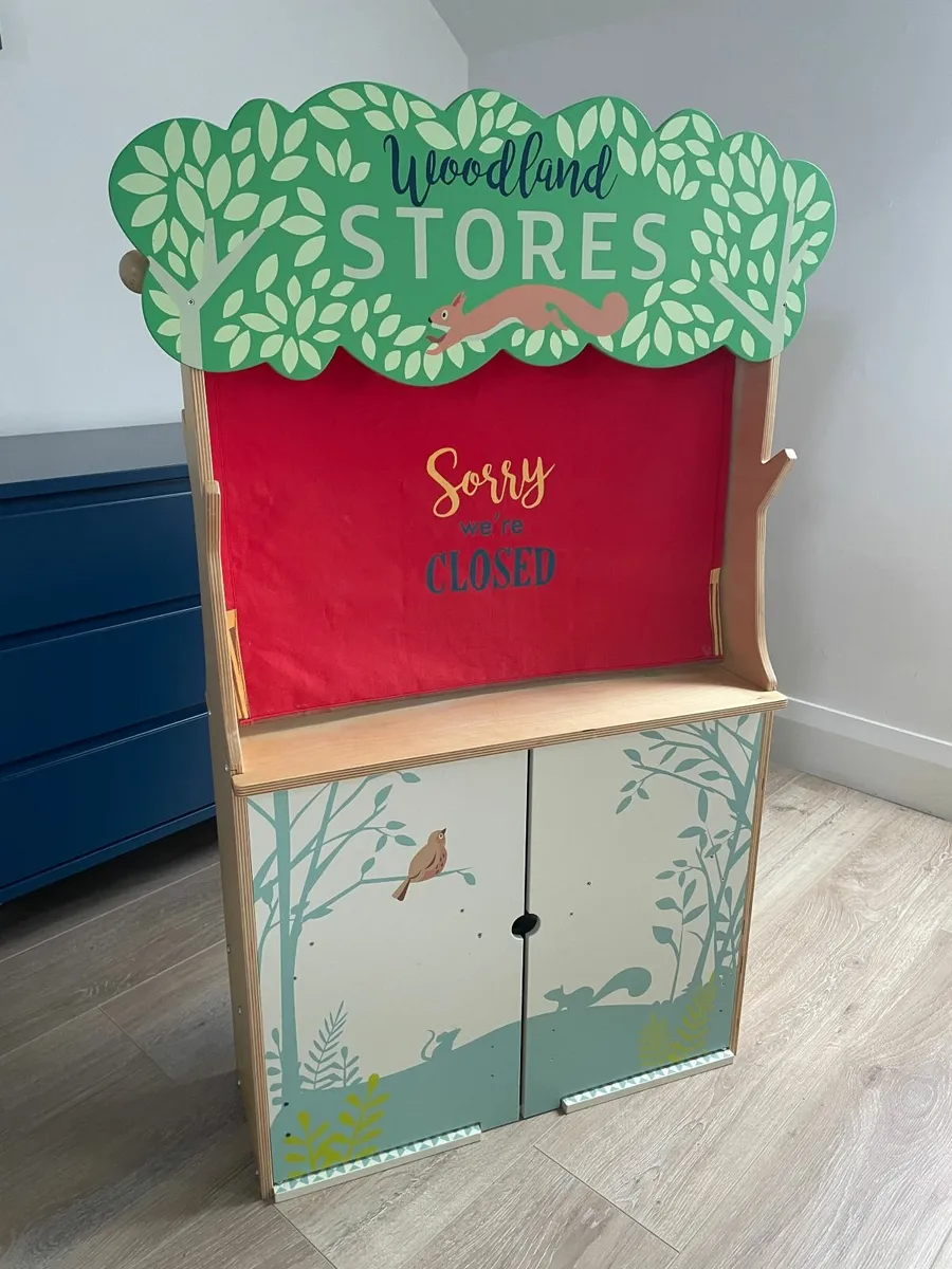 Woodland Stores & Theatre - Image 1