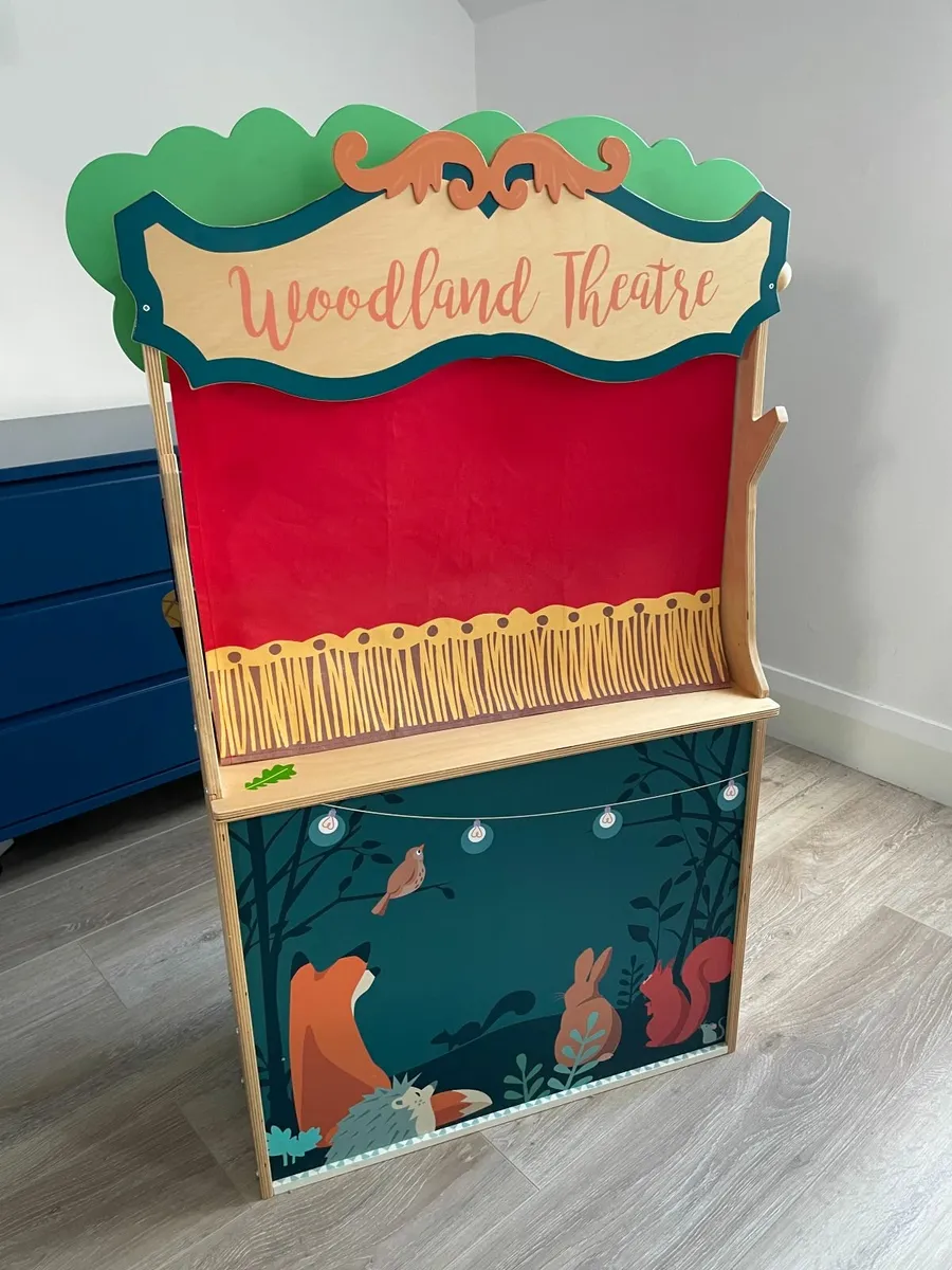 Woodland Stores & Theatre - Image 4