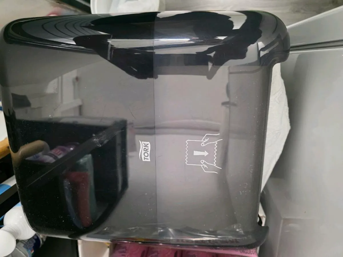 Paper towel despenser - Image 2