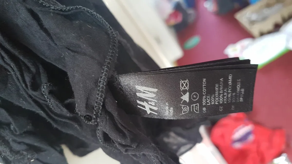 Large black scarf h &m - Image 4