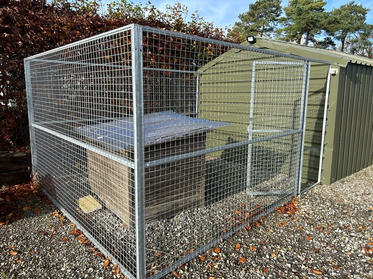Dog pen - Image 1