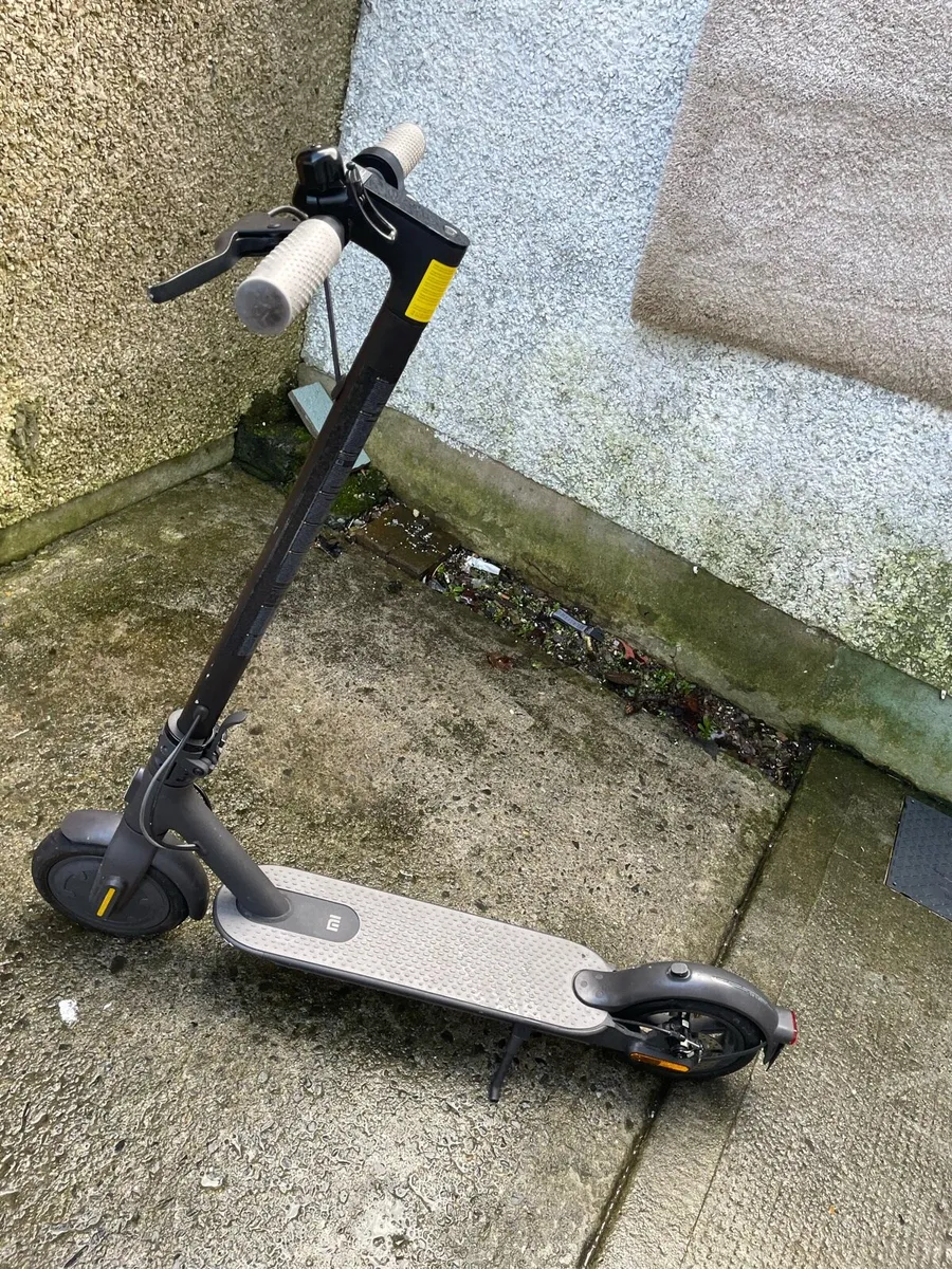 Xiaomi Mi Electric Scooter 1S - Image 1