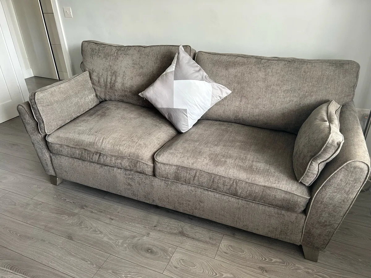 3 seater couch - Image 1