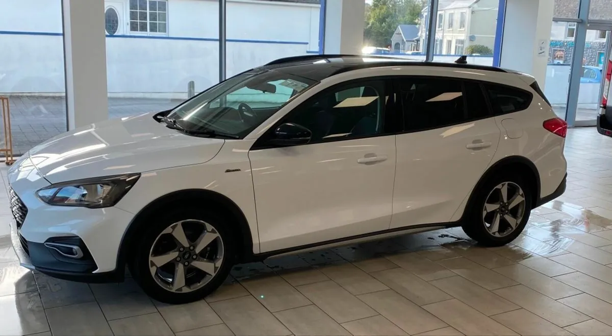 Ford Focus 1.0 Ecoboost 125PS Titanium - Image 2