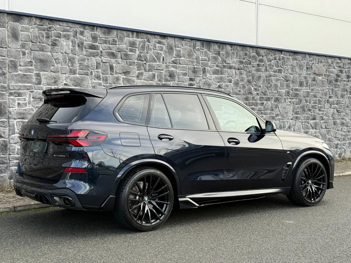 2023 BMW X5 50e M Sport M Performance FSH - Image 3