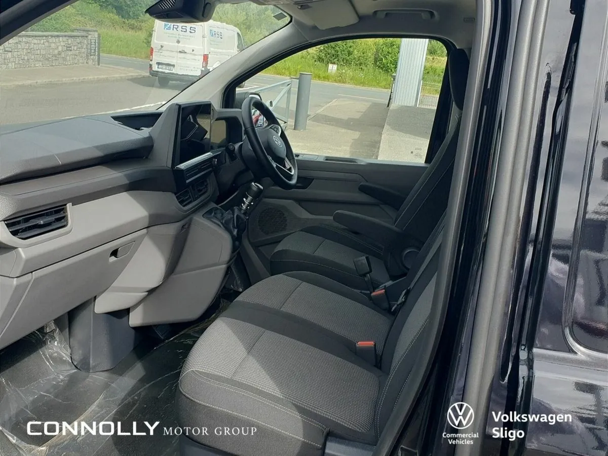 Volkswagen Transporter *** €485 P/M *** SWB 150 bh - Image 4