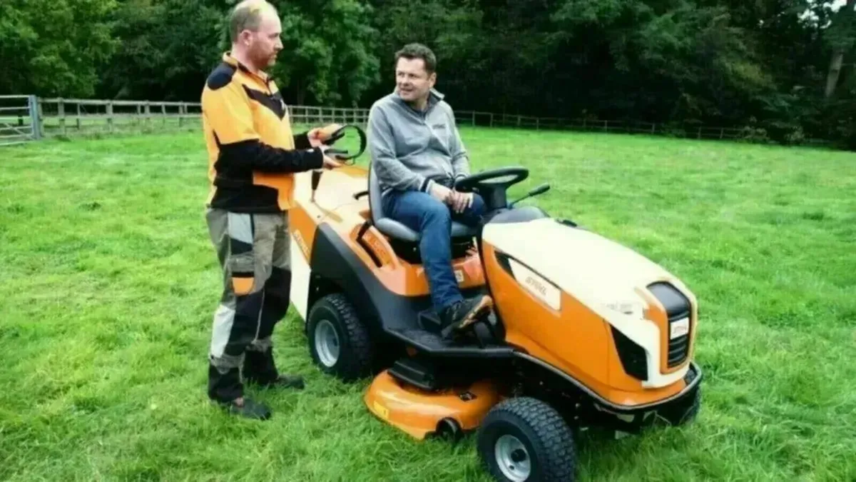 RT 5097 Petrol Ride-on Lawn Mower - Image 3