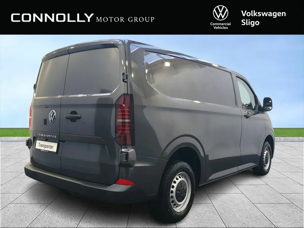 Volkswagen Transporter SWB Trend 110 bhp - Image 3