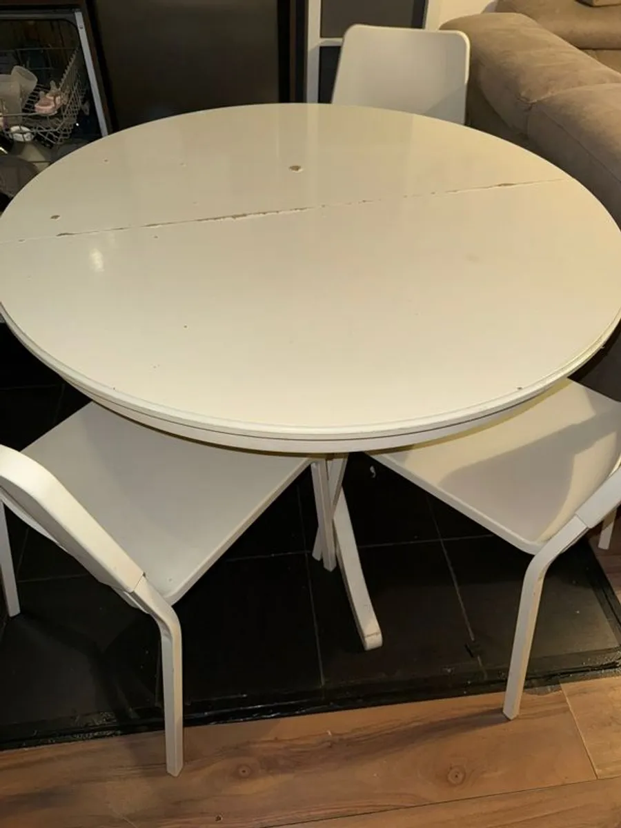 Table & chairs - Image 2