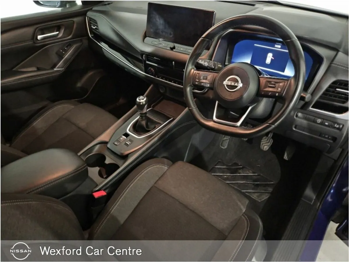 Nissan Qashqai 1.3 SV PREMIUM STOCK CLEARANCE - Image 3
