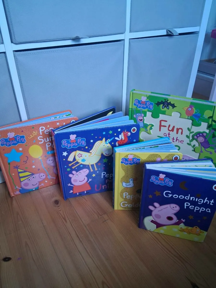 Peppa pig books and puzzels - Image 1