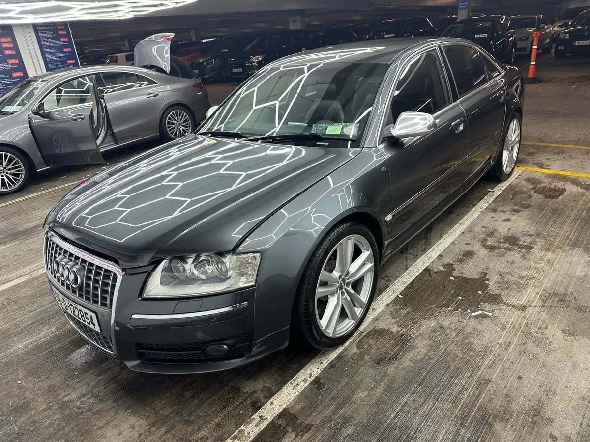 Audi S8 V10 - Image 2