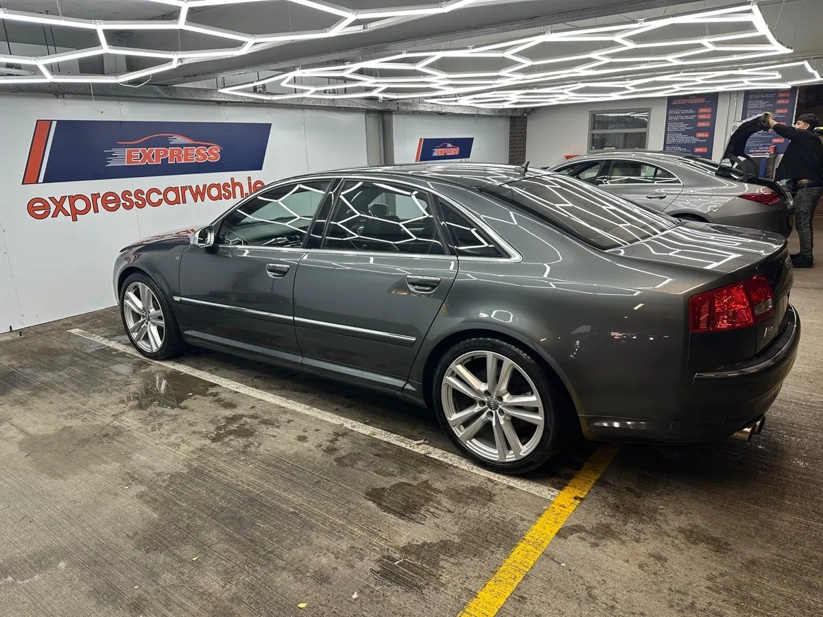 Audi S8 V10 - Image 3