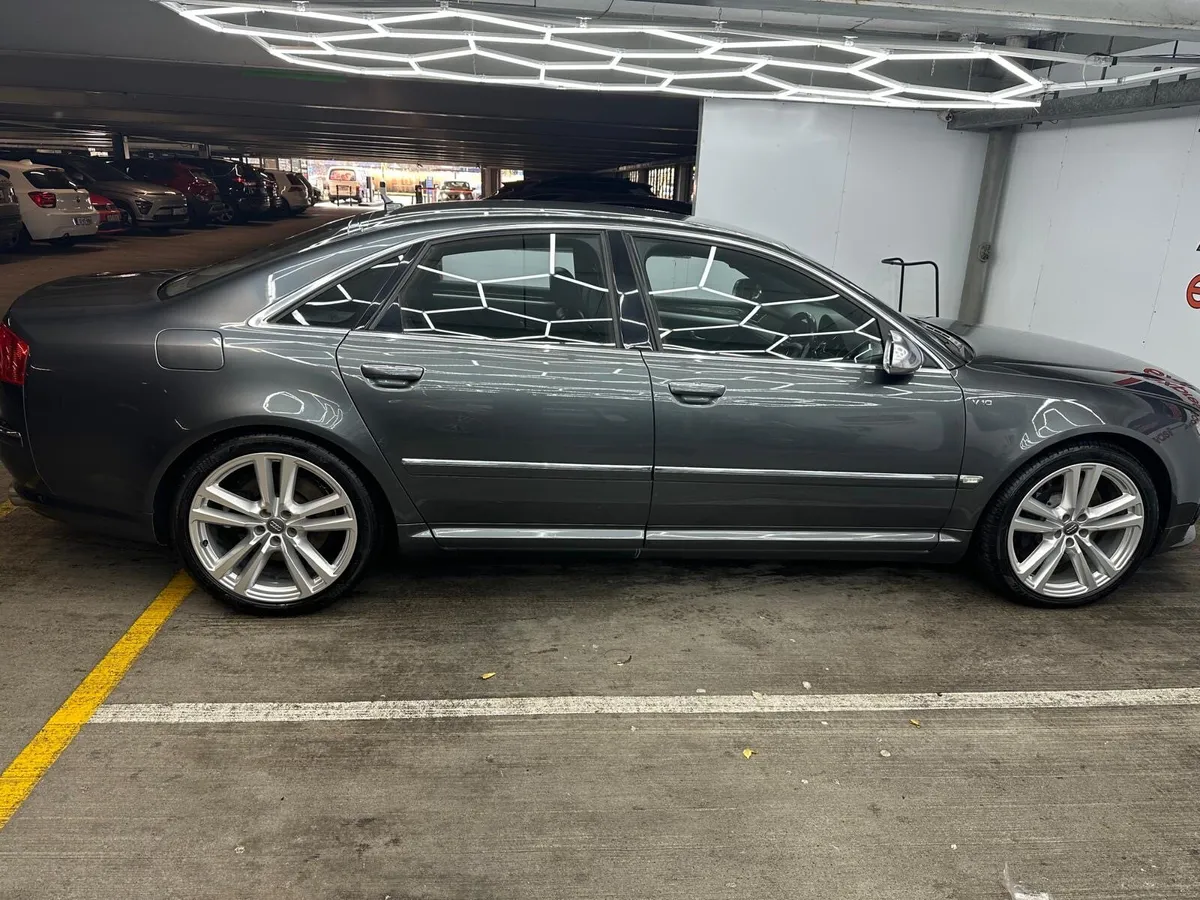 Audi S8 V10 - Image 4