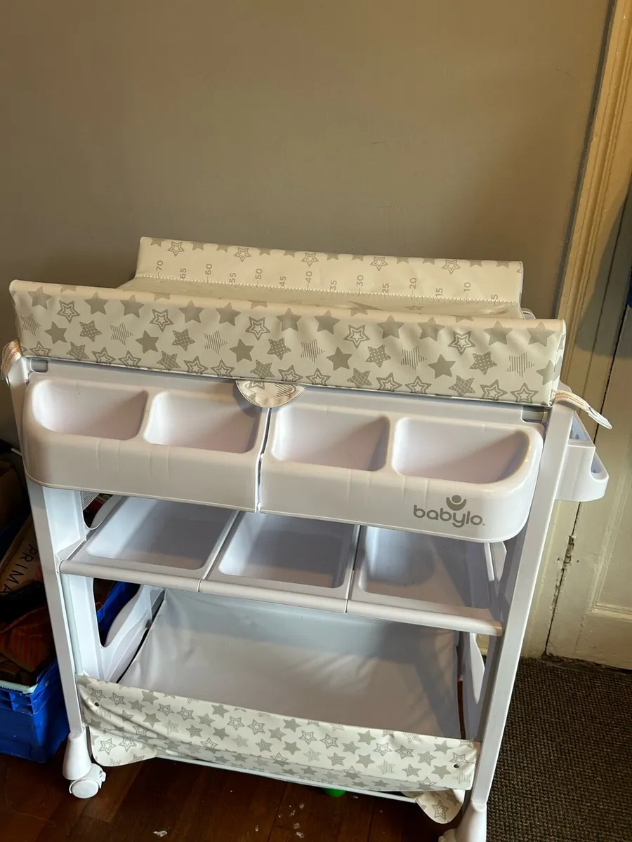 Changing table - Image 1