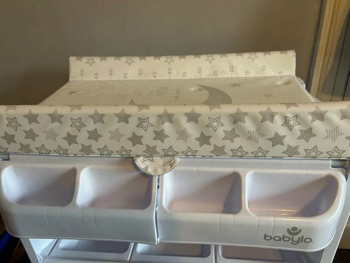 Changing table - Image 3
