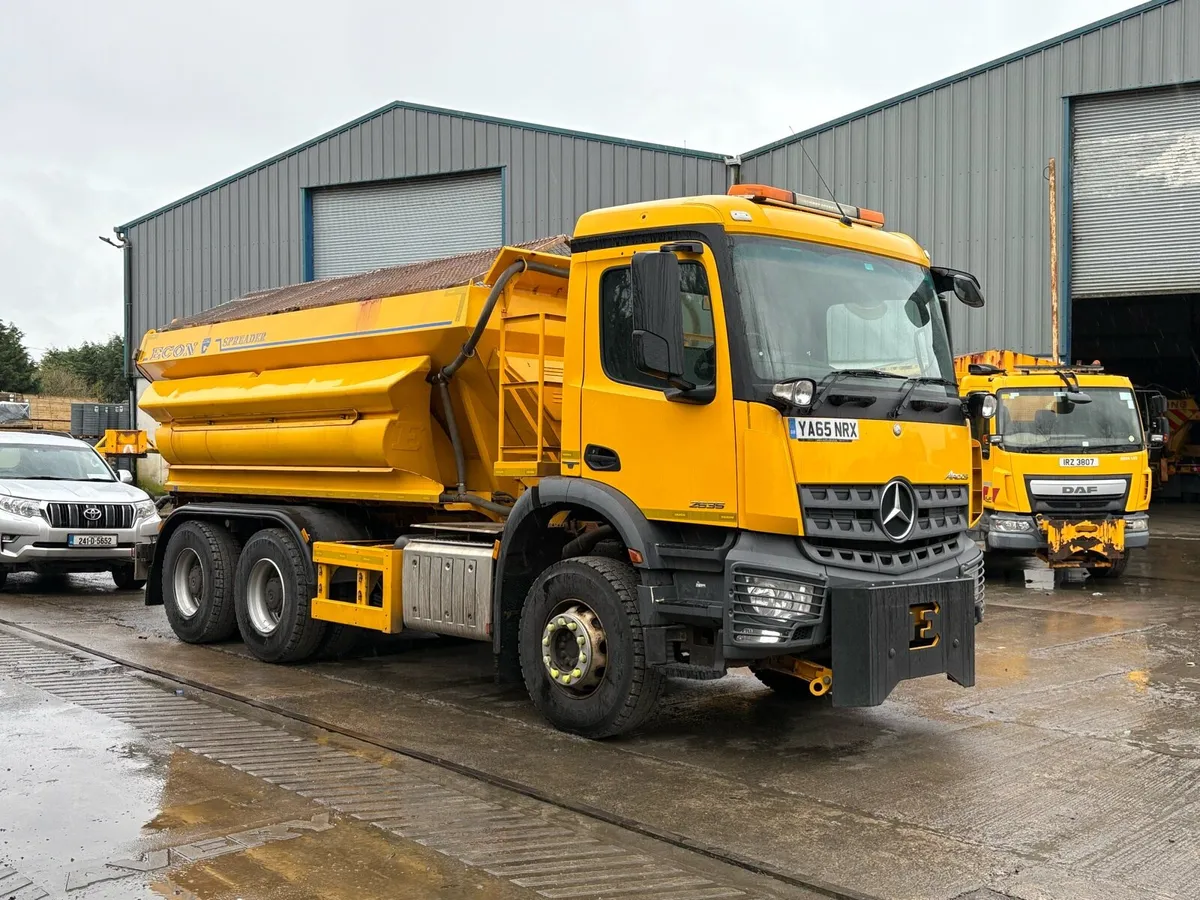 2016 Mercedes Arocs 2635 6x4 Gritter - Image 1